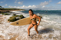 Ho’okipa Beach, una de las mejores playas donde practicar el surf y el bodysurf. Unas cruces advierten del peligro. Maui.